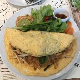ผัดไทยห่อไข่