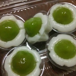 ขนมหวานเจ๊น้อย ตลาดสามชุก
