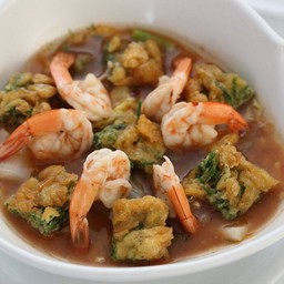 แกงส้มกุ้งชะอมไข่ผักรวม (เล็ก)