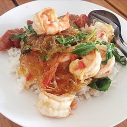 กะเพรากุ้งวุ้นเส้น+กุนเชียงทอด