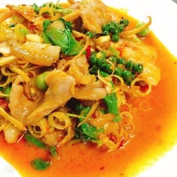 หมูป่าผัดเผ็ด