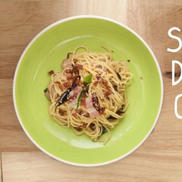 สปาเก็ตตี้พริกแห้งเบคอน