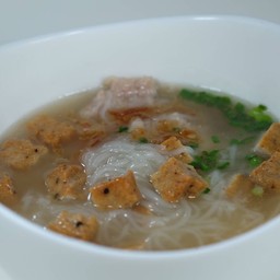 ก๋วยจั๊บญวนหมูยอทอด