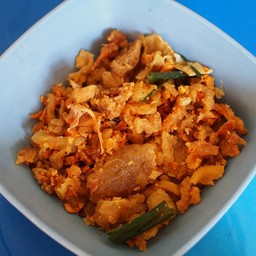 อร่อยตรงนี้ล่ะ รสชาติเค็มๆ มันๆ คลุกลงไปในก๋วยเตี๋ยวคือ ดีงาม