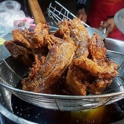 หน่อย หน่อย ข้าวหมูทอด