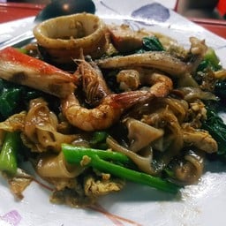 ผัดซีอิ้วราดหน้าทะเล