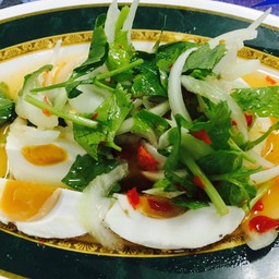 ยำไข่เค็ม