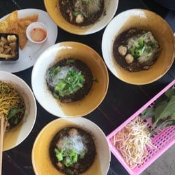 เตี๋ยวเรือสายแข็ง