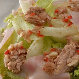 สลัดปลาทูน่า