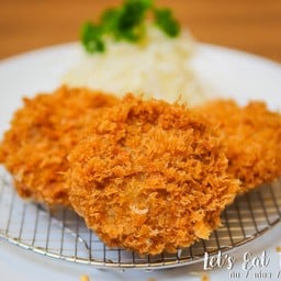 คัทสึหมูบดสอดไส้ชีส 365 บาท 