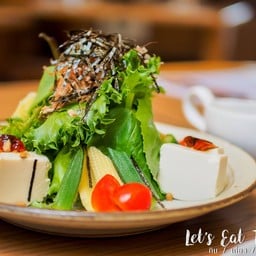 สลัดเต้าหู้คินุ 195 บาท 