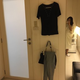 จุดแขวนเสื้อผ้าและกระเป๋าค่ะ