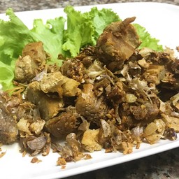 หมูกรอบทอดกระเทียม