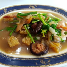 กระเพาะปลาผัดน้ำแดง