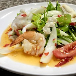 ยำรวมมิตรทะเล