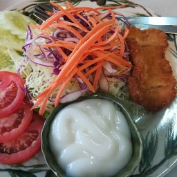 ปลาอร่อย แต่น้ำสลัดใสและอมเปรี้ยวนิดๆ