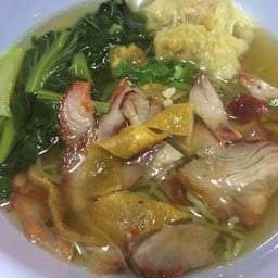 ไฟแดงบะหมี่เกี๊ยว ร้านบะหมี่โหน่งชะชะช่าเก่า