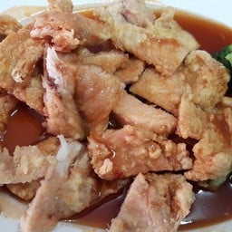 ไก่ทอดราดซอสแดง