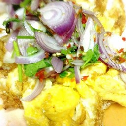 ยำไข่ดาว