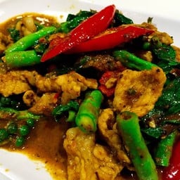 ผัดเผ็ดหมู ถั่วฝักยาว