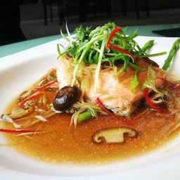 ผัดยากิโซบะ ไก่เทริยากิและน้ำซุป