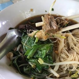 ใต้ต้นกระท้อน