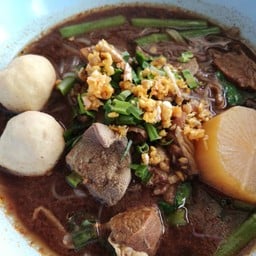 ก๋วยเตี๋ยวเรือตะแคงชาม หนองปรือ