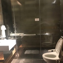 มีห้องอาบน้ำให้บริการ