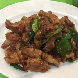 คอหมูผัดเคย