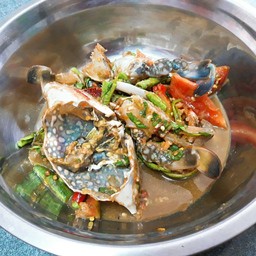 ส้มตำครกหินและผัดไทยโบราณ