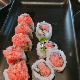 "ซูชิหลากหลายแบบ" อร่อยมาก ห้าดาวเต็ม