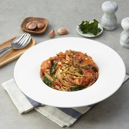 สปาเก็ตตี้ผัดกระเพราปูนิ่มทอด