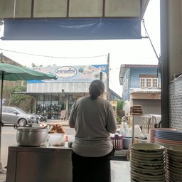 ถ่ายออกไปหน้าร้าน