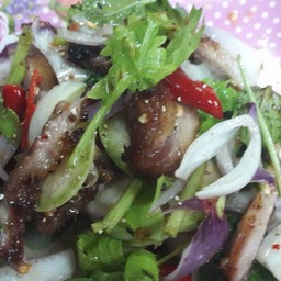 ยำคอหมูย่าง