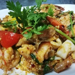 รวมมิตรผัดผงกระหรี่