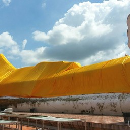 ถวายผ้าห่มองค์หลวงพ่อโต 🙏