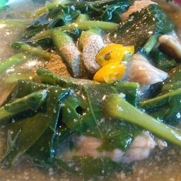 ราดหน้ายอดผักหมู่บ้านนิสาชล