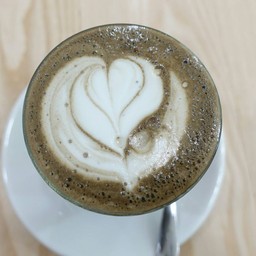 Hot hojicha latte