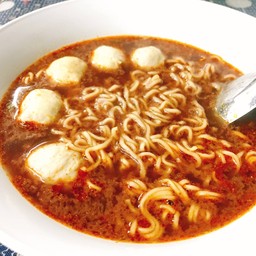 มาม่าต้มยำน้ำตก เมนูแม่ค้าทำทานเองจร้า