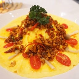 ข้าวหน้าไข่ข้นหมูกระเทียมพริกไทย