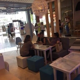 ร้านเล็กๆ มีที่นั่งประมาณ 10 โต๊ะ