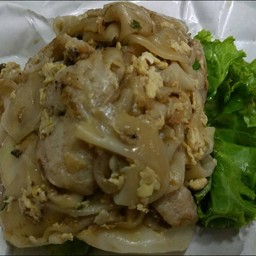 เส้นใหญ่คั่วหมู