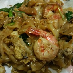 เส้นใหญ่ผัดซีอิ๊วทะเล