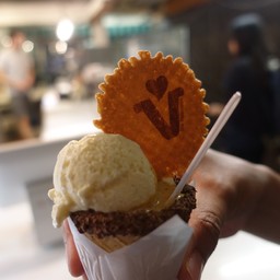 Ziavalentinala#waffleshot The Grove