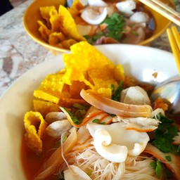 ร้านก๋วยเตี๋ยวเจ๊เอียด(ต้นขนุน)