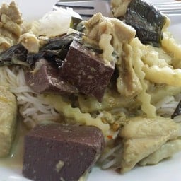 ก๋วยเตี๋ยวต้มยำเนาวรัตน์