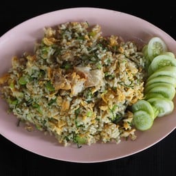 ข้าวผัดคะน้าปลาเค็ม