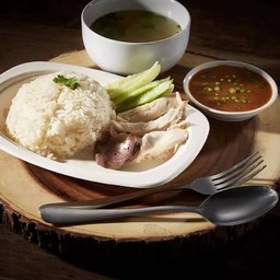 ข้าวมันไก่ ก๋วยเตี๋ยว เจ้วรรณวัดท่าพระเจ้าเก่า