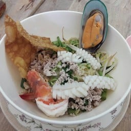 ชายจุ่น