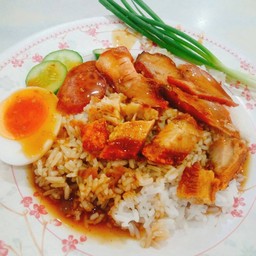 หมูกรอบกรอบอร่อยไม่้เหนียว น้ำราดรสชาติดี หมูแดงอร่อย 